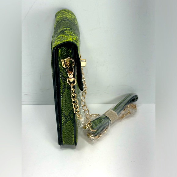 NEW - Mellow World Crossbody Essentials Purse and Touch Screen Phone Tote - Picture 3 of 5